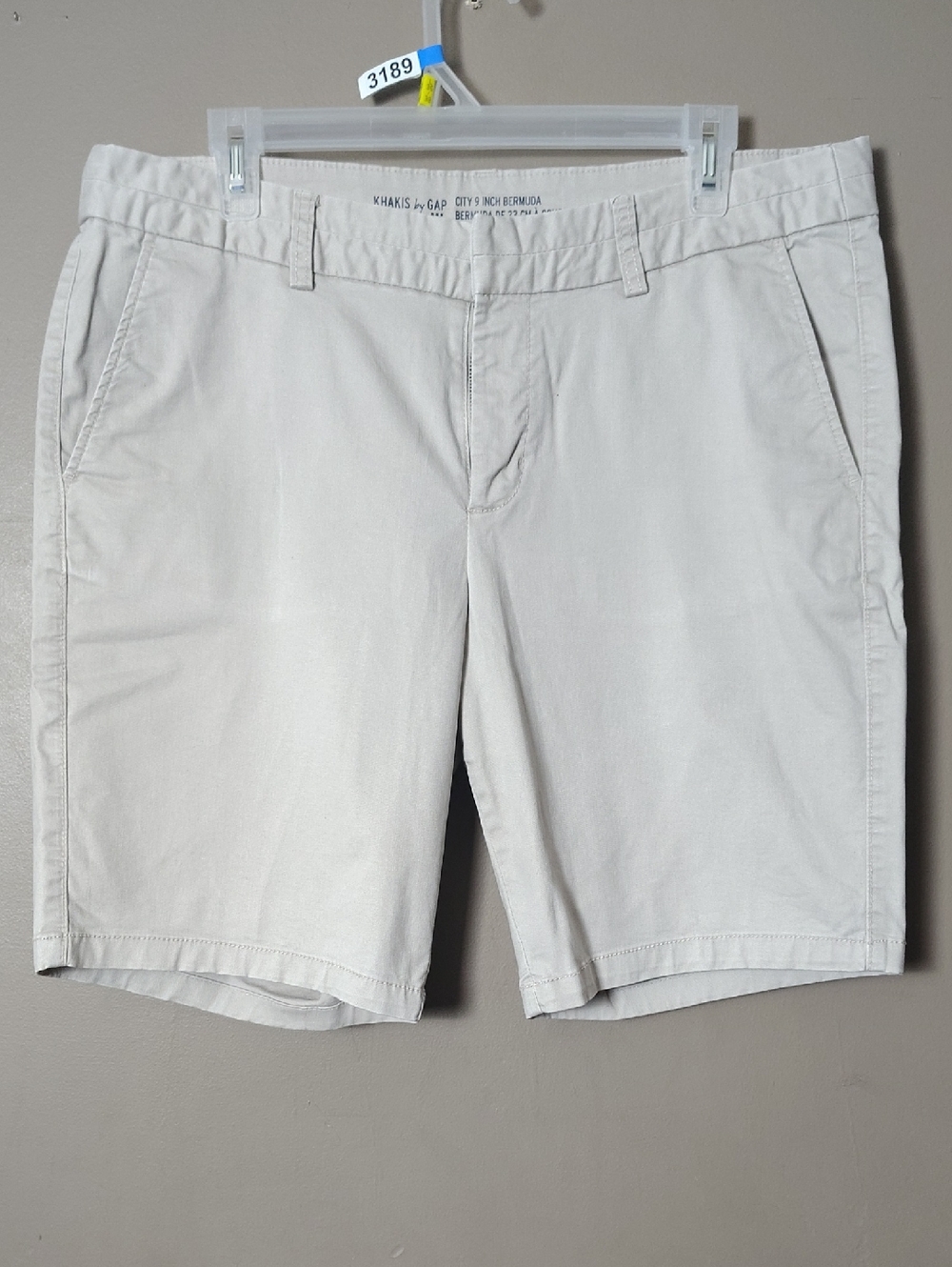 Khakis By Gap 9in City Bermuda Shorts Khaki Size 12